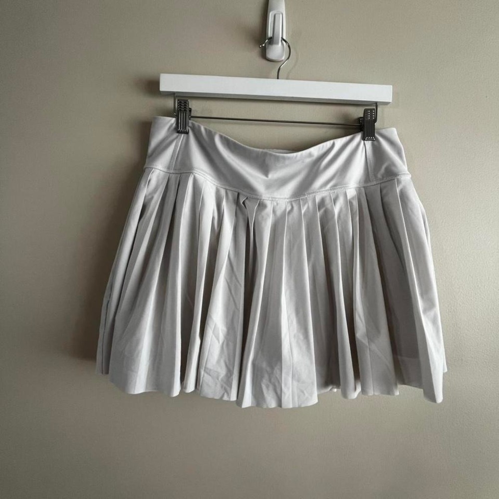 Athleta Elevate Skort Size S White Pleated Tennis Mini Built-In Shorts Active